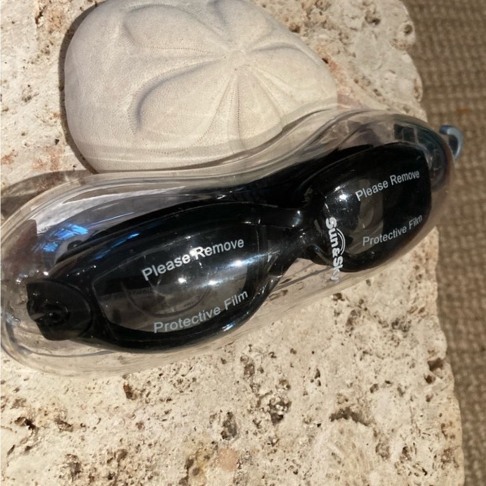 Sun & Sky Adult Swim Goggles with Case - NEW- Black